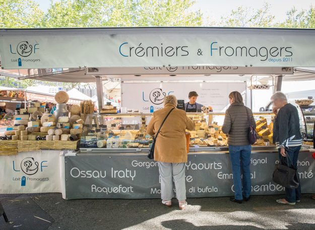 Clientèle dominicale Marché Quintaou Anglet