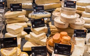 Présentation fromages variés