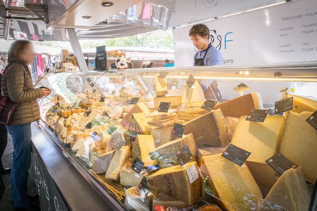 Présentation Fromages Marché de Quintaou